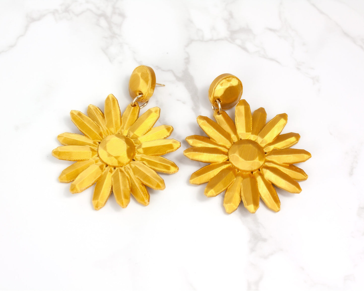 Sevilha earrings, golden like the summer sun.