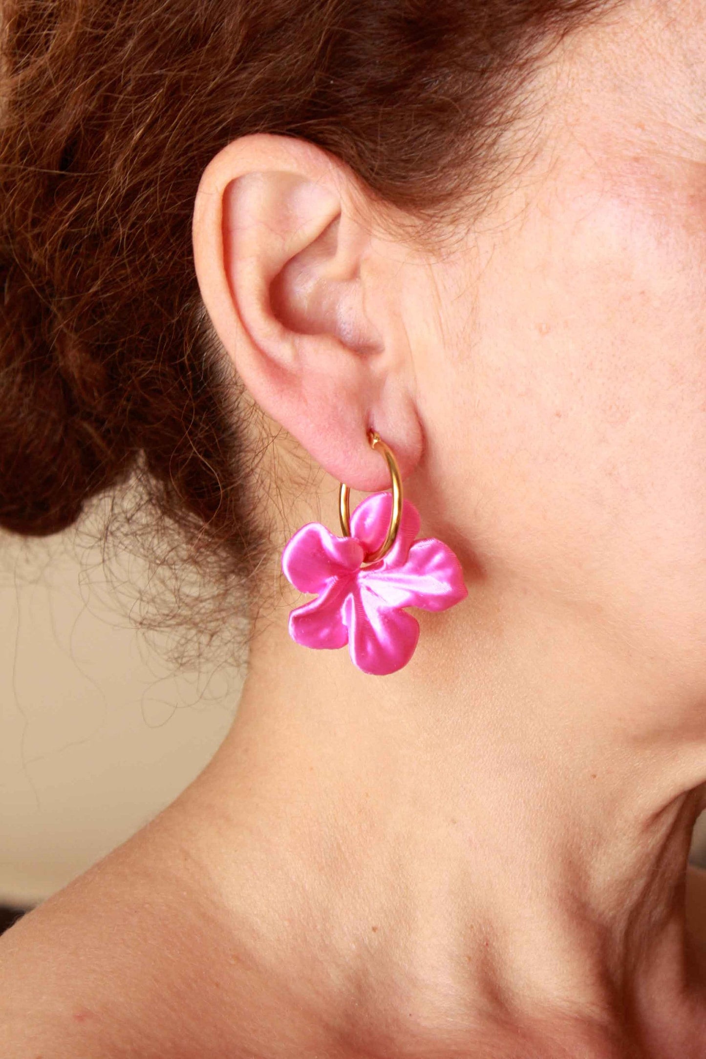 Pendientes Carmen color Pink, de aro, muy cómodos.