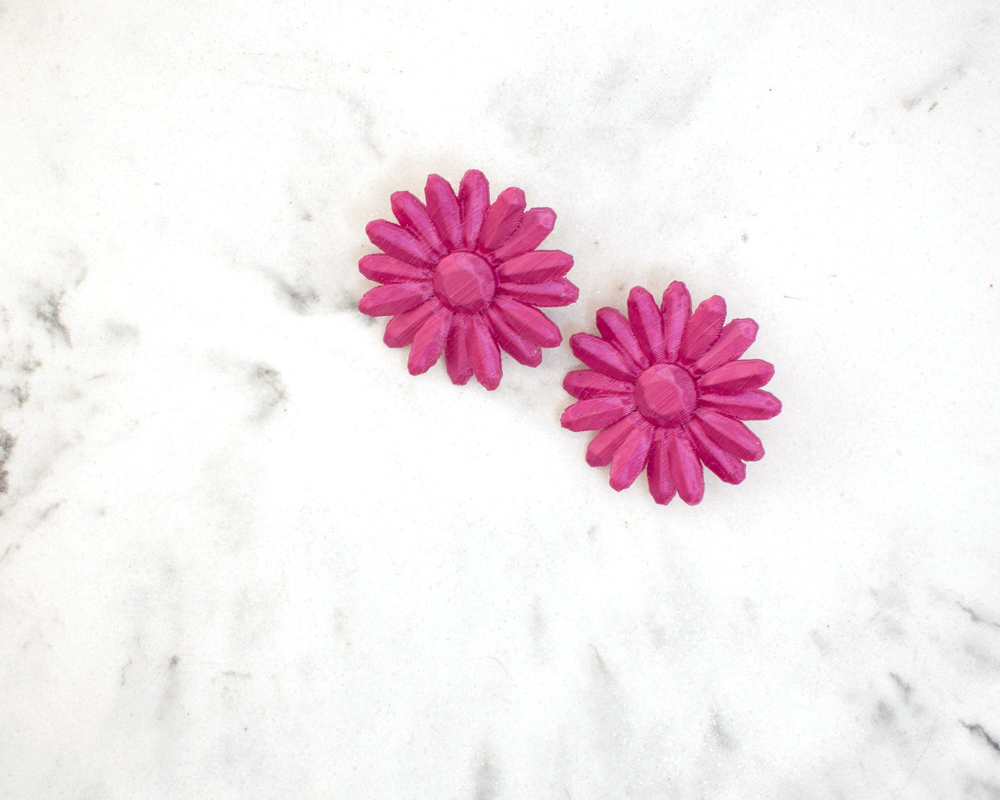 Marga stud earrings in cyclamen. Small and elegant.