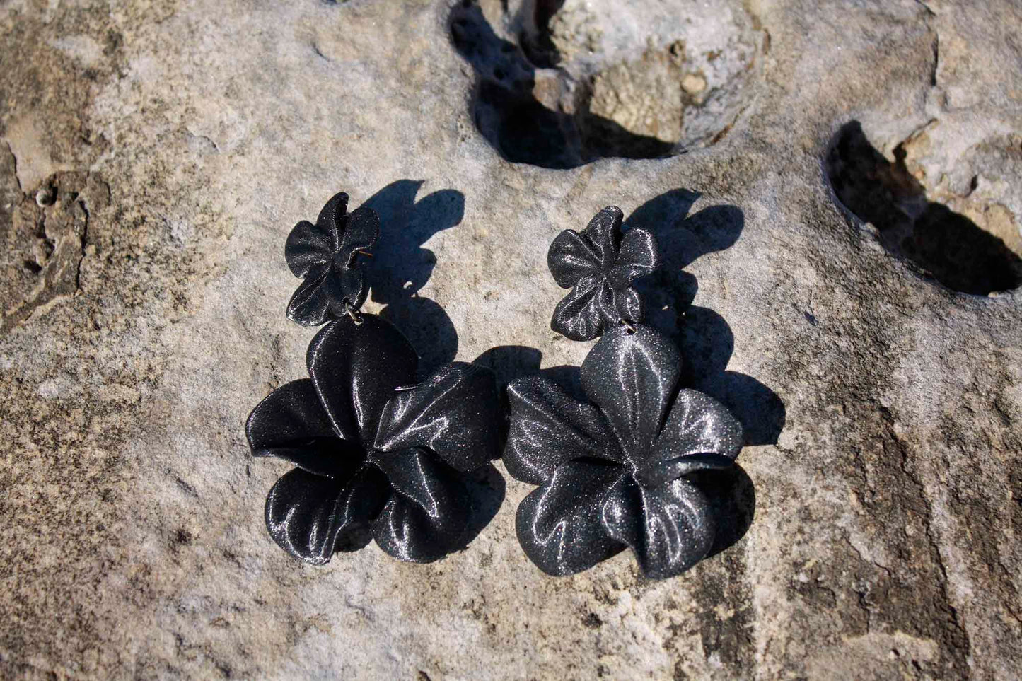 Pendientes Gran Hibis color Negro.