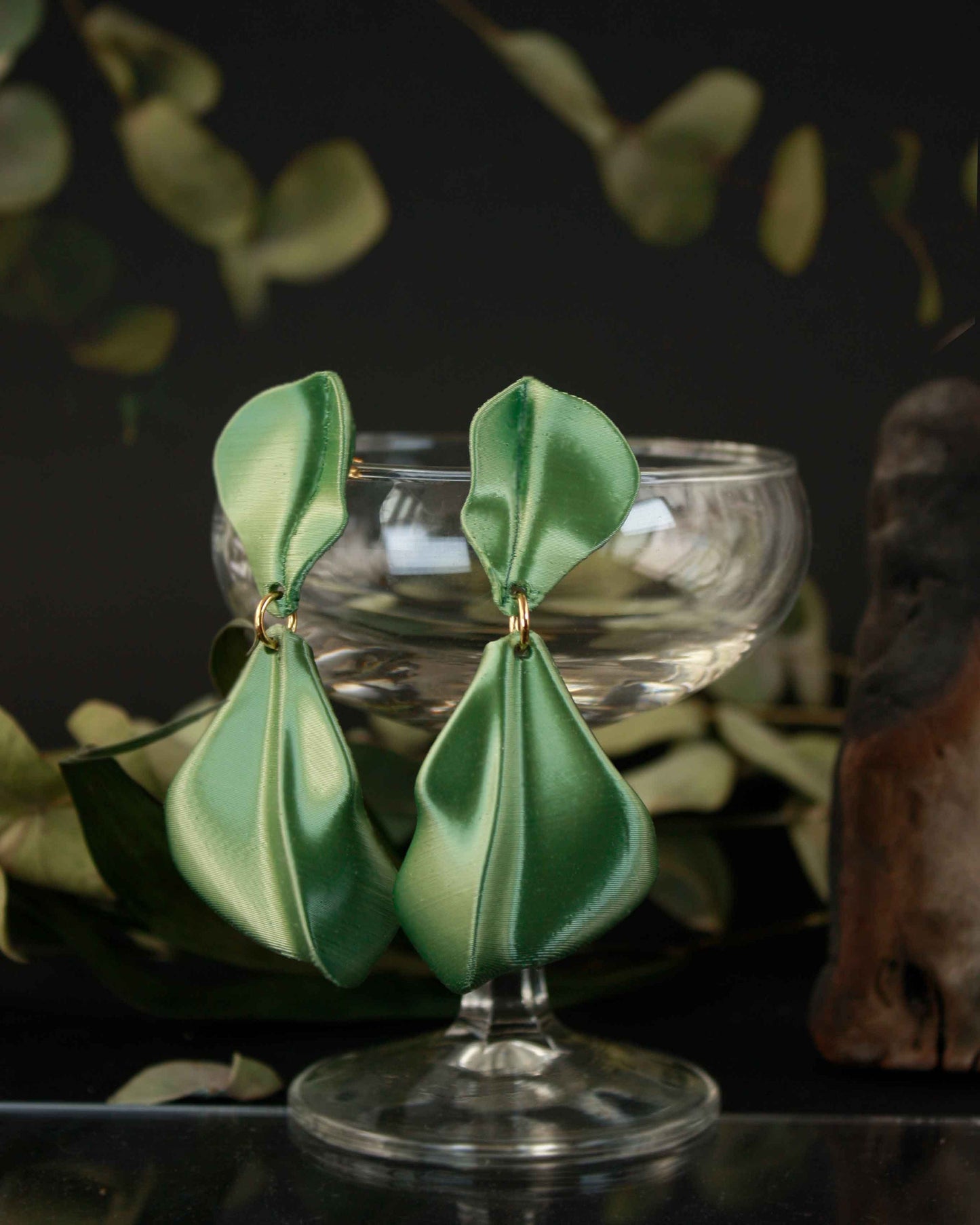 Pendientes Hanabira, en color Leaf,impresos en 3D, muy ligeros y perfectos para eventos.