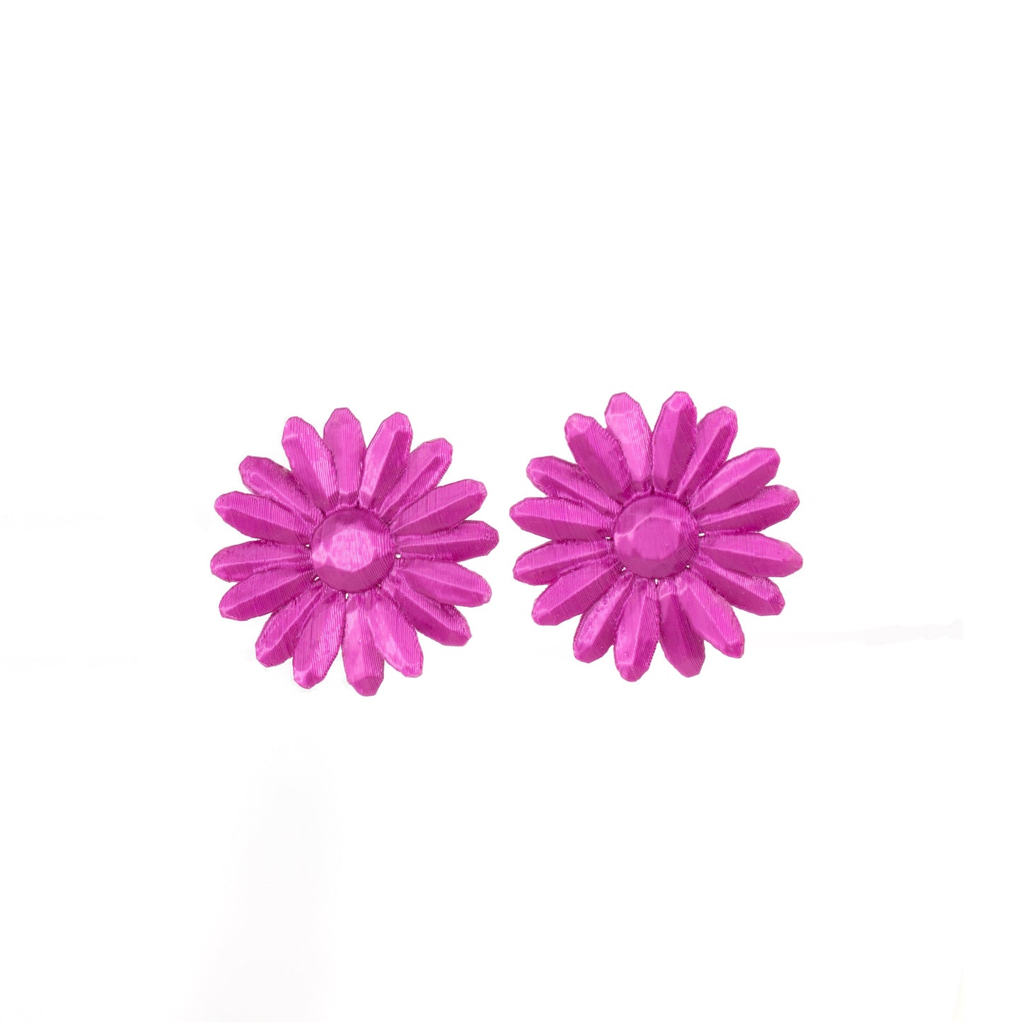 Marga stud earrings in cyclamen. Small and elegant.