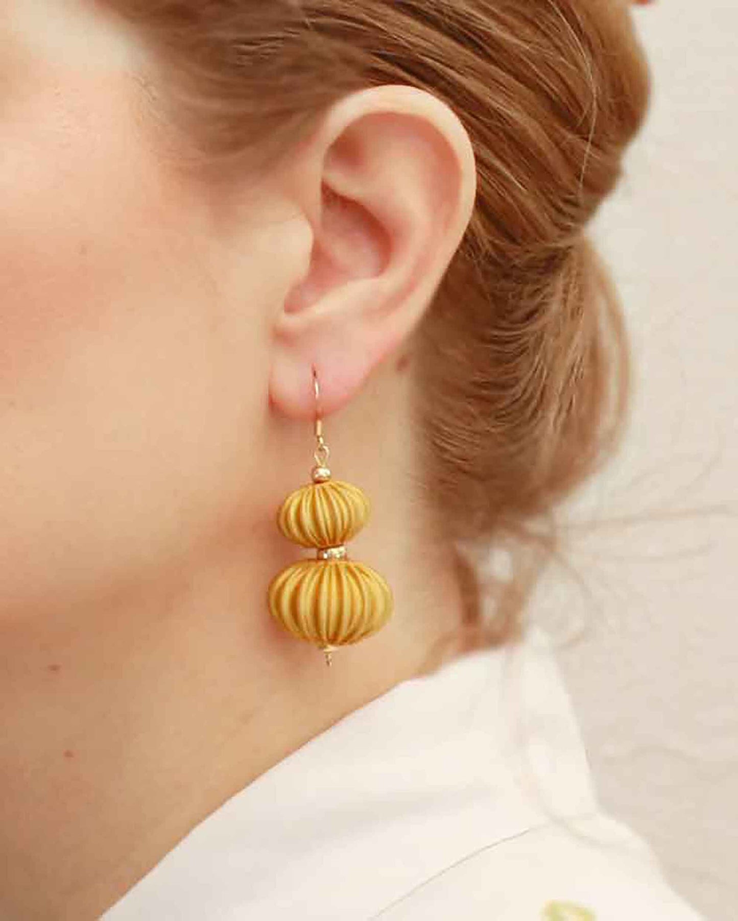 Boletia earrings from the Lukt collection, in gold, 3D printed, very light and sophisticated.