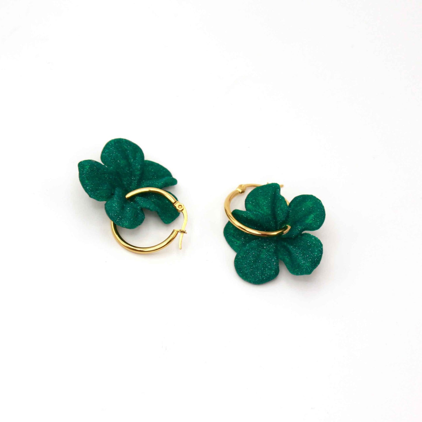 Pendientes Carmen color Emerald, de aro, muy cómodos.