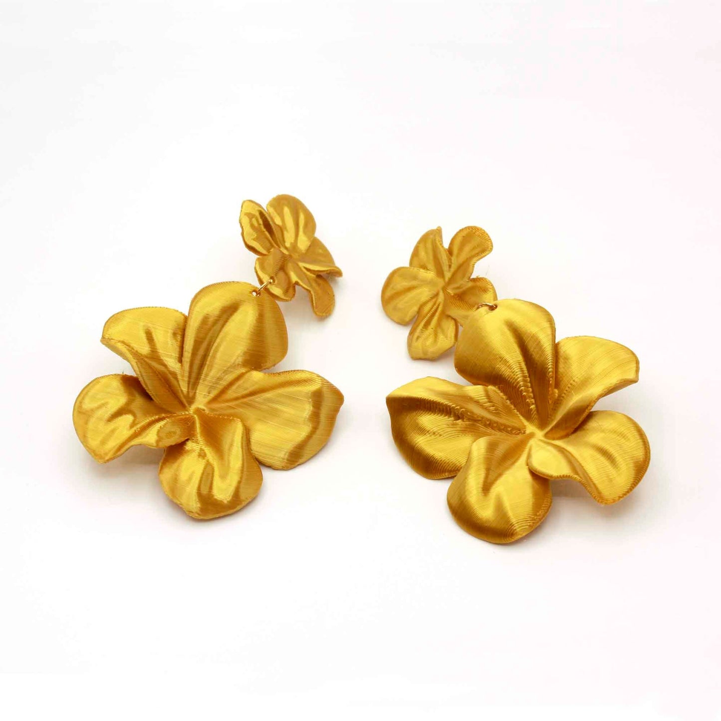 Pendientes Gran Hibis. Elegantes Pendientes largos impresos en 3D de color dorado, con forma de Flor ligeros como una pluma.