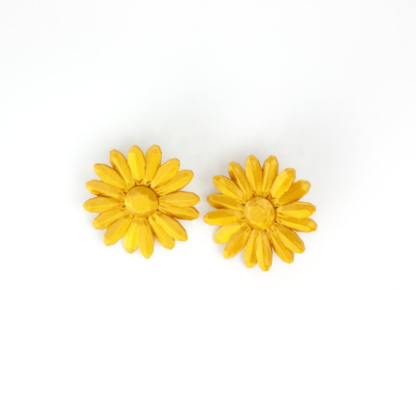 Marga stud earrings. In gold, they sit right next to your ear.