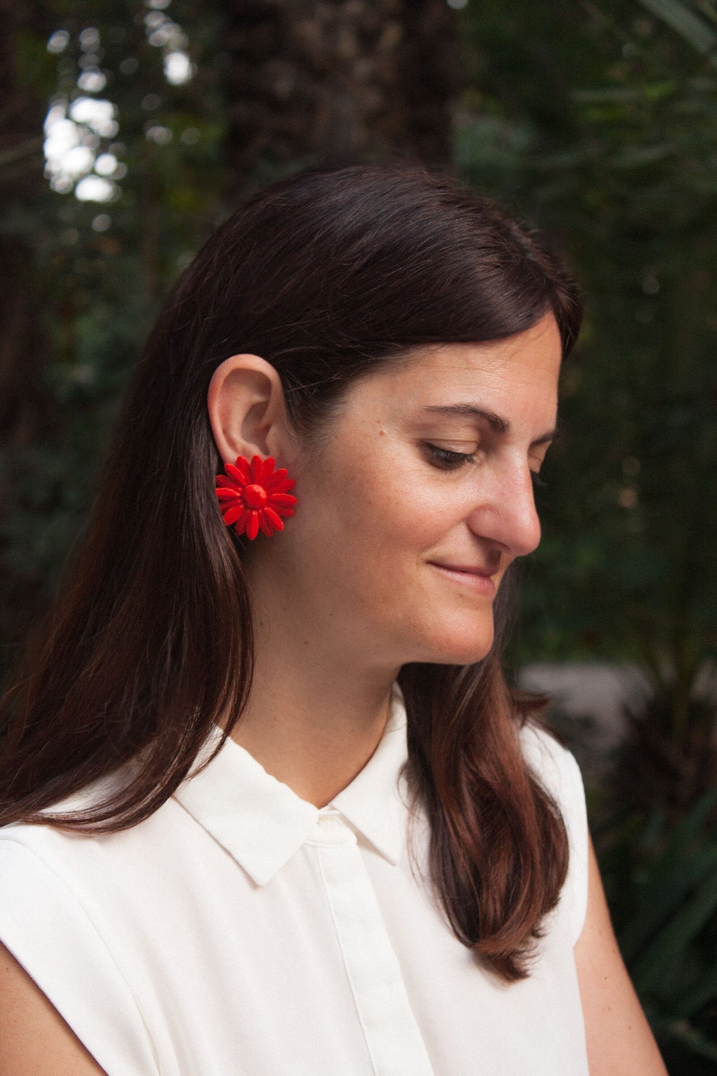 Pendientes de botón Marga. En color Rojo coral, los más pequeños de la colección.