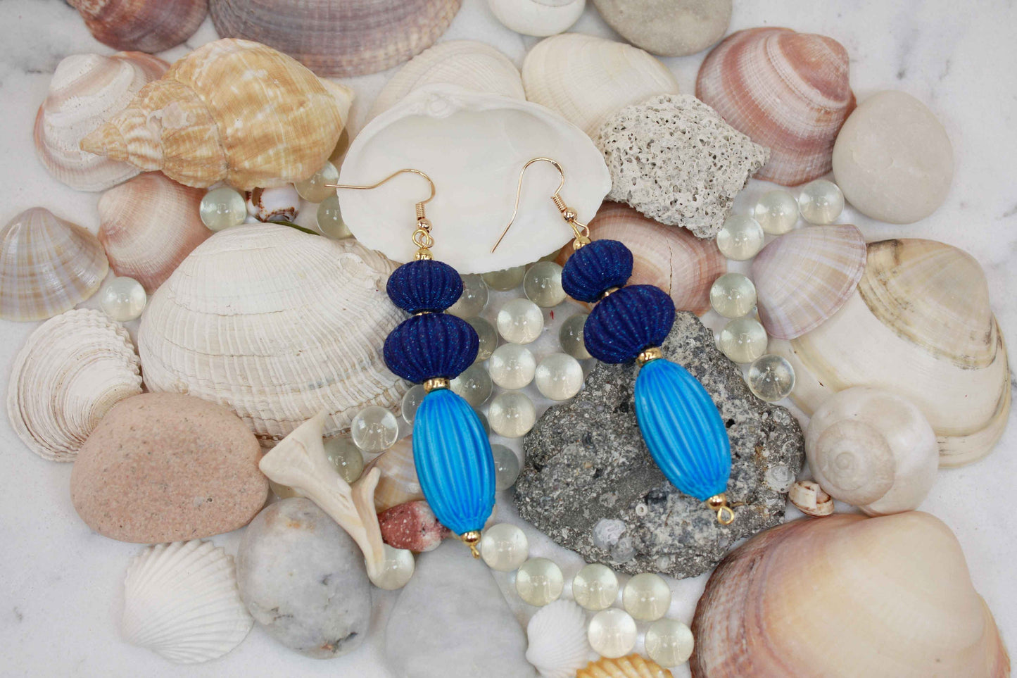 Anemone earrings from the Lukt collection, in Ultramarine Blue and Cyan, 3D printed, very light and elegant.