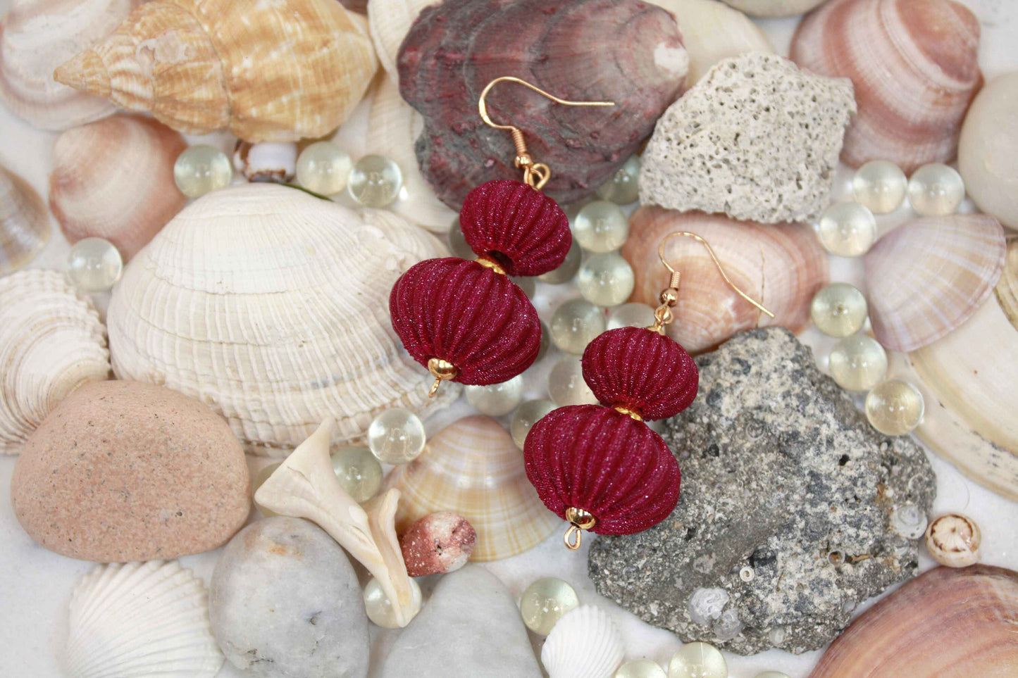 Boletia earrings from the Lukt collection, in Bordeaux, 3D printed, elegant and lightweight.