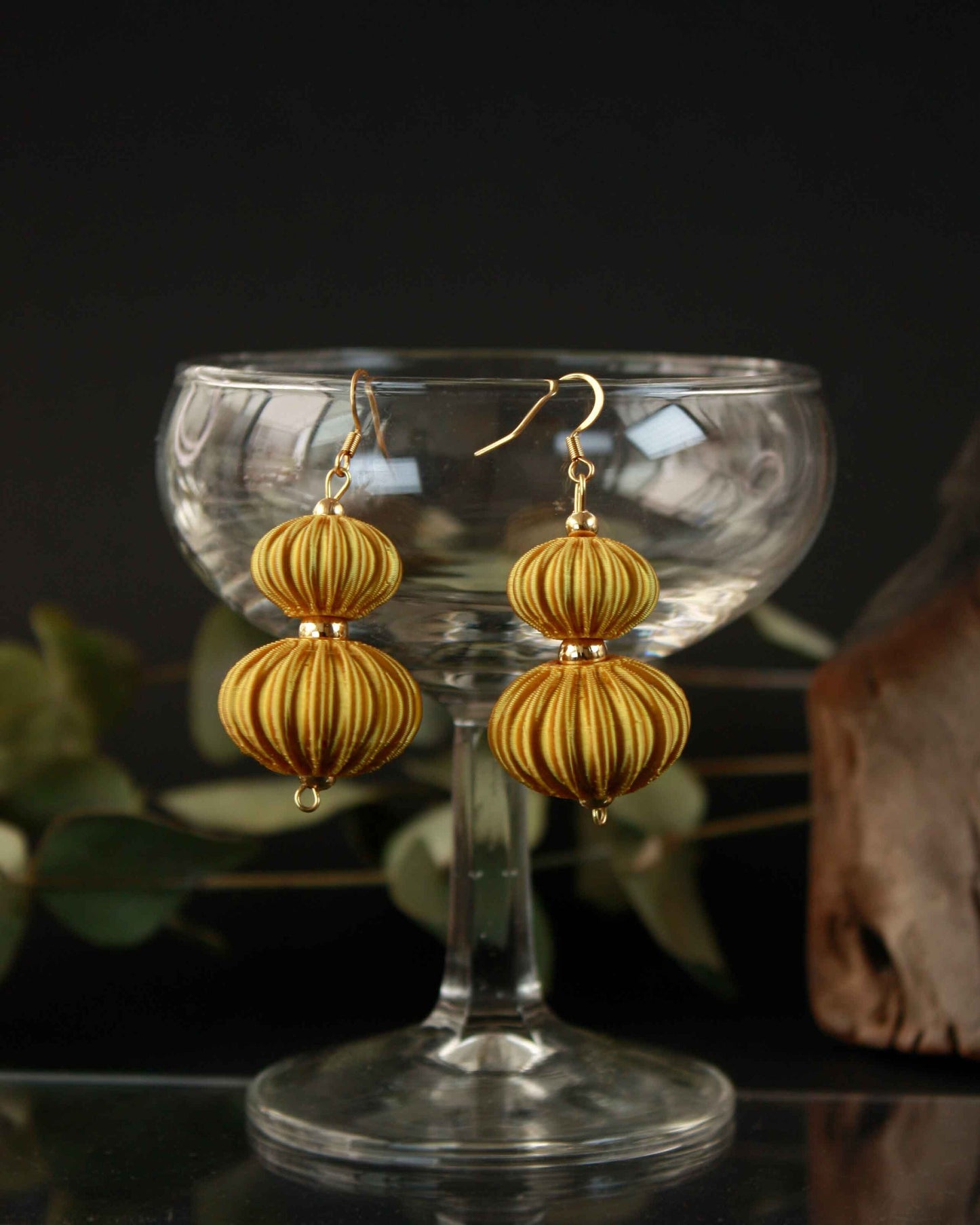 Boletia earrings from the Lukt collection, in gold, 3D printed, very light and sophisticated.