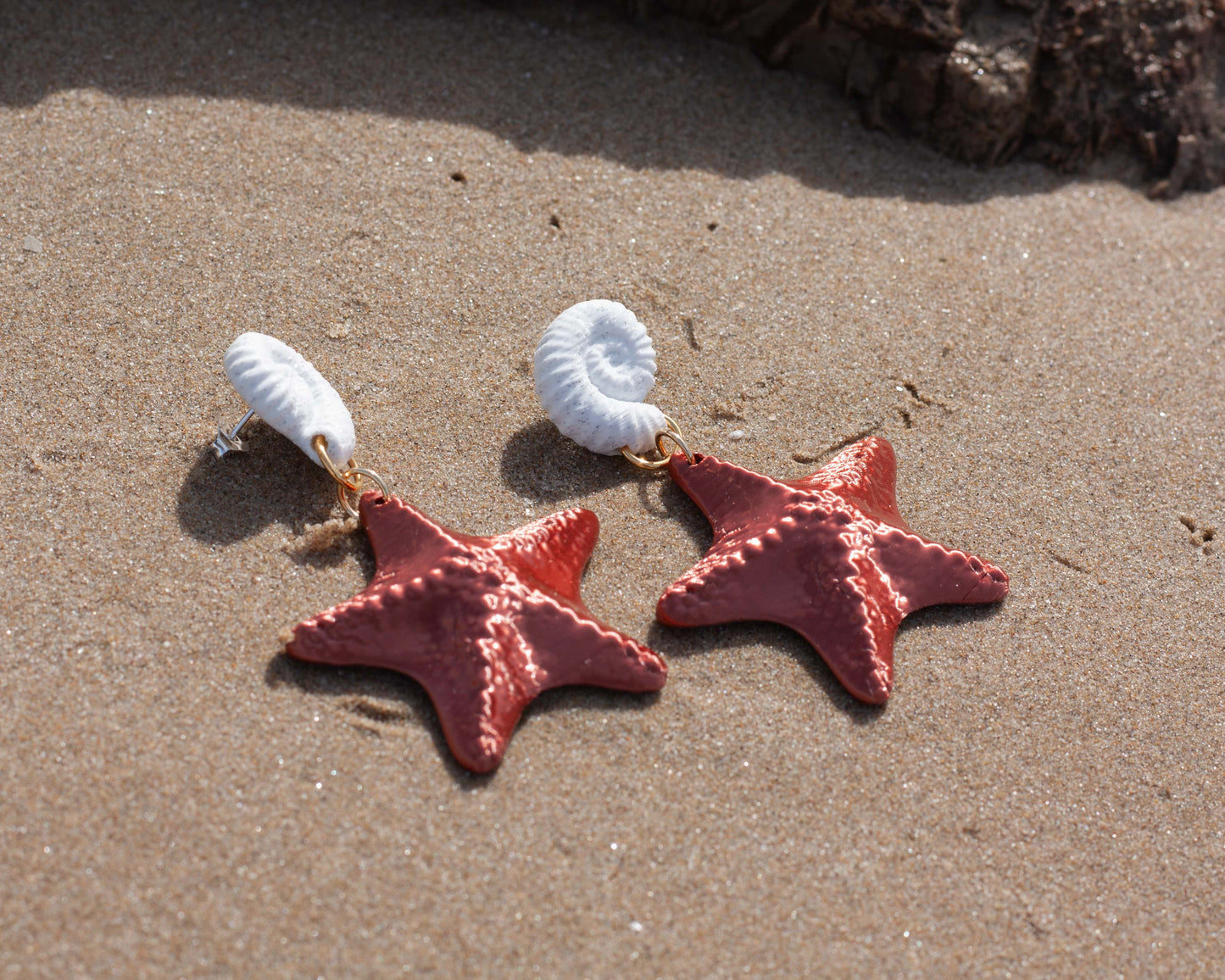 Pendientes Neptune blanco y cobre – Estilo marino con mucho brillo