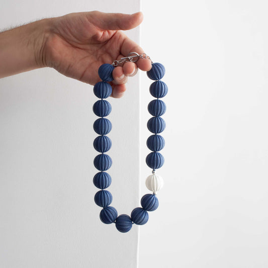 Collar Orba Azul Denim y Blanco