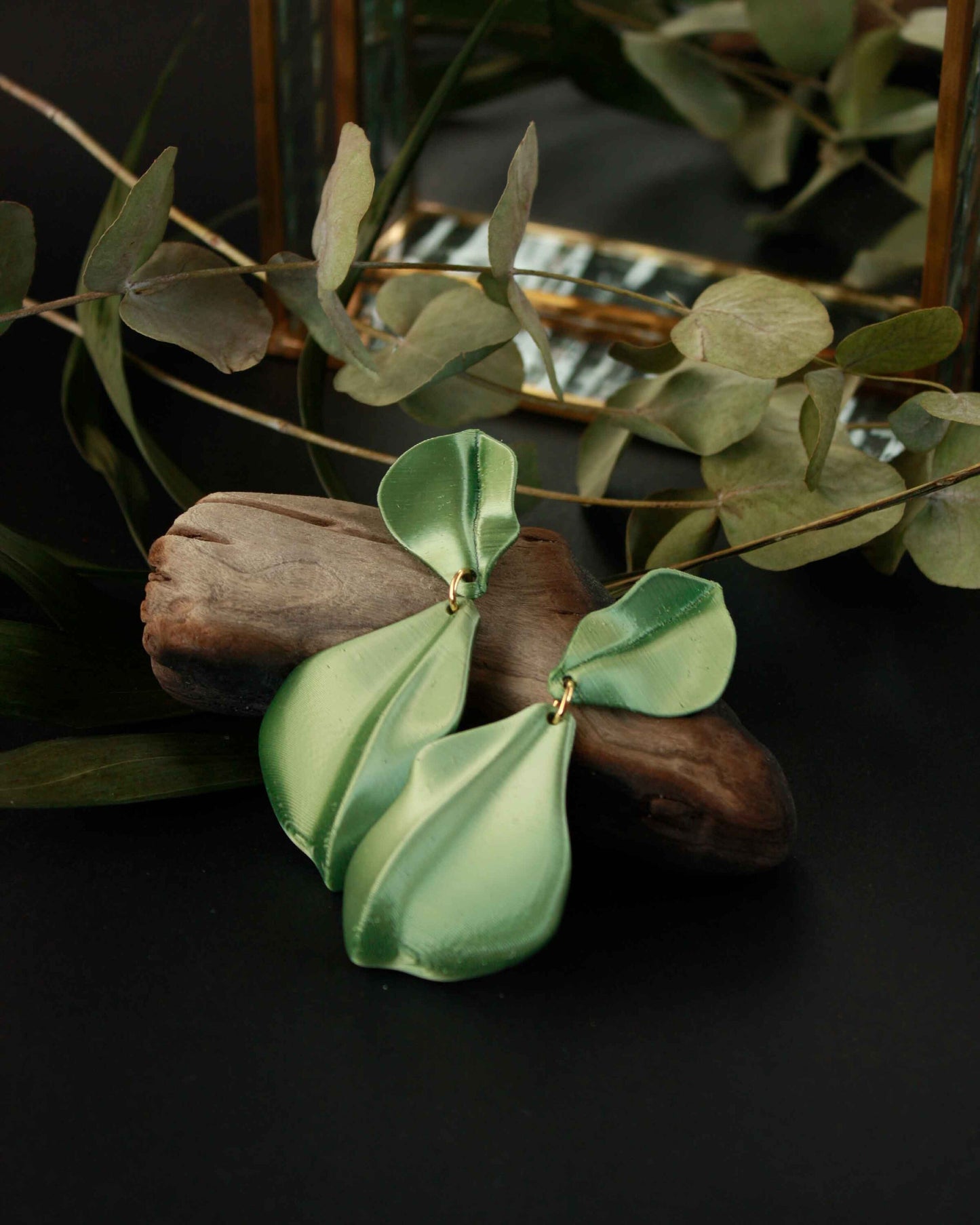 Pendientes Hanabira, en color Leaf,impresos en 3D, muy ligeros y perfectos para eventos.