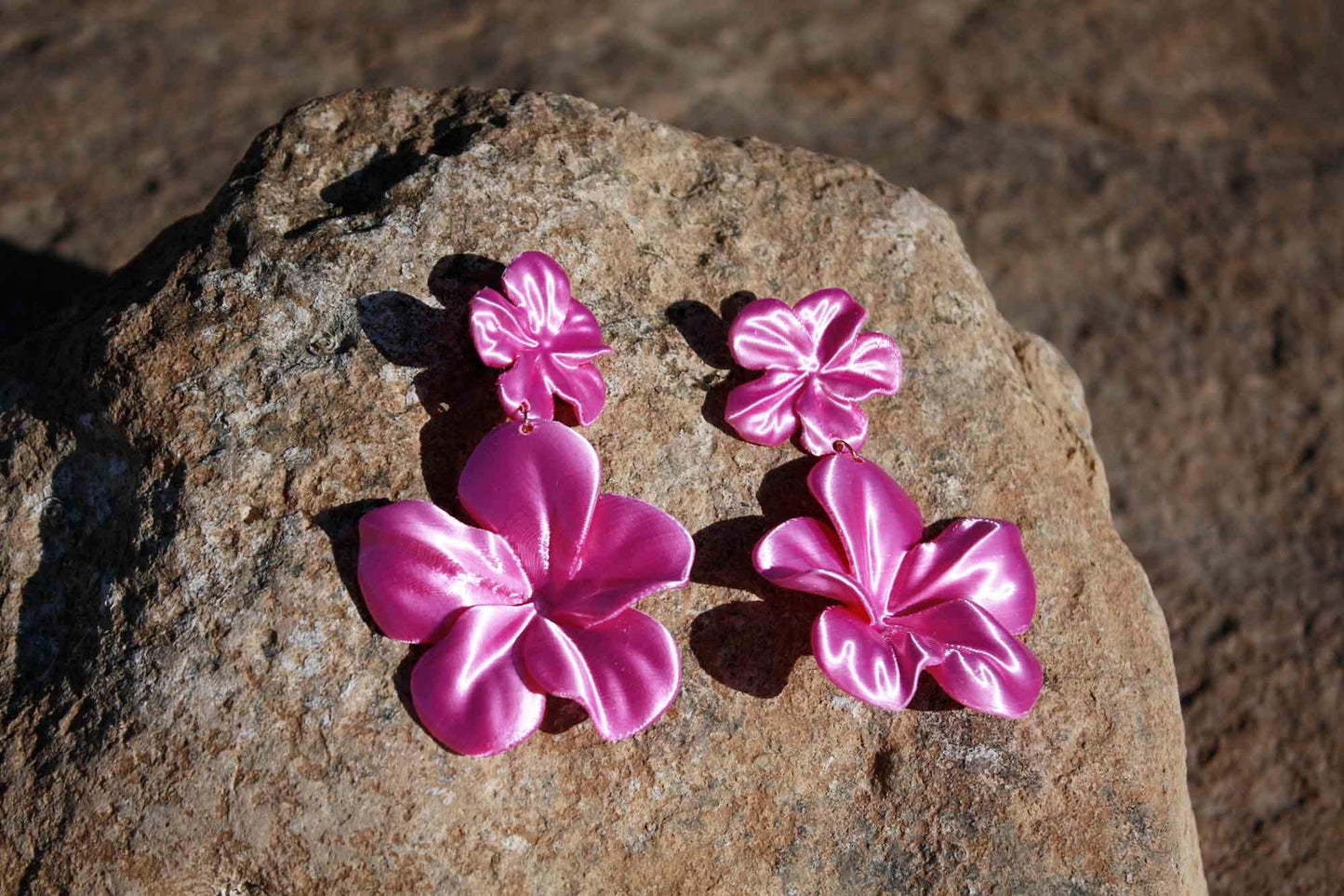 Pendientes Gran Hibis Rosas. Pendientes largos impresos en 3D con forma de Flor, cómodos y ligeros.