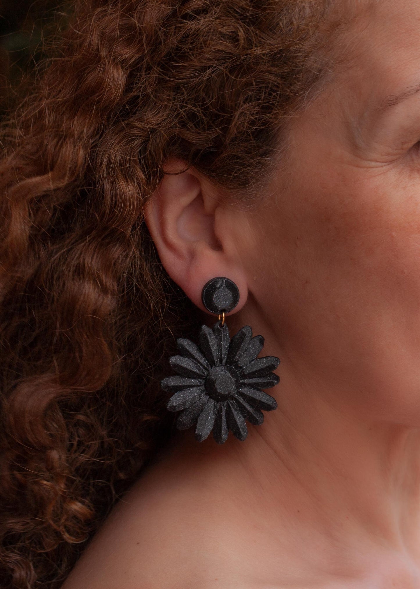 Sevilha earrings, golden like the summer sun.