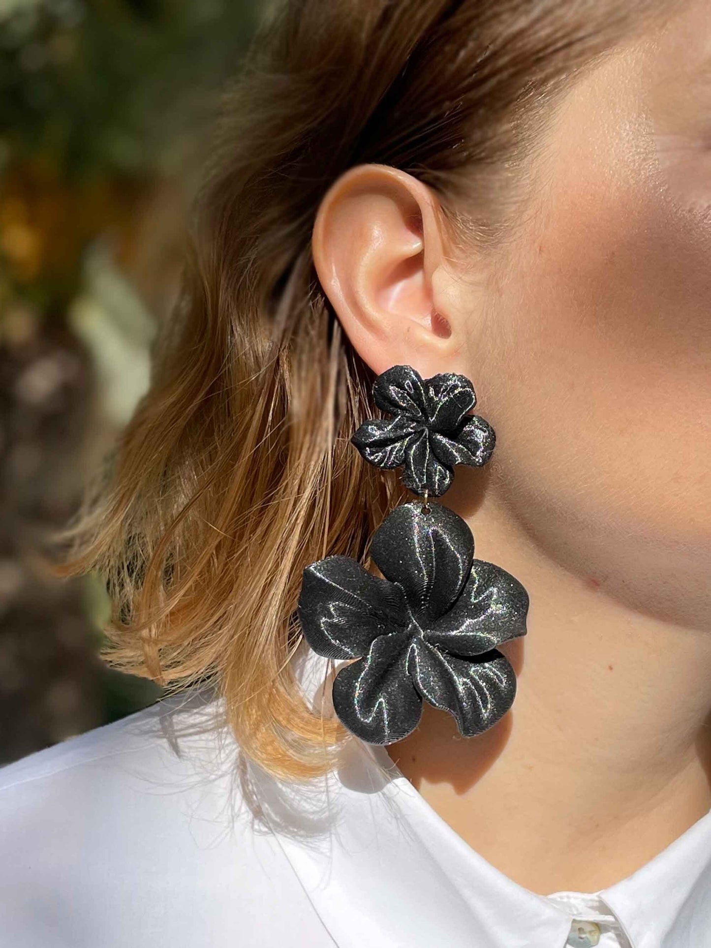 Pendientes Gran Hibis color Negro.