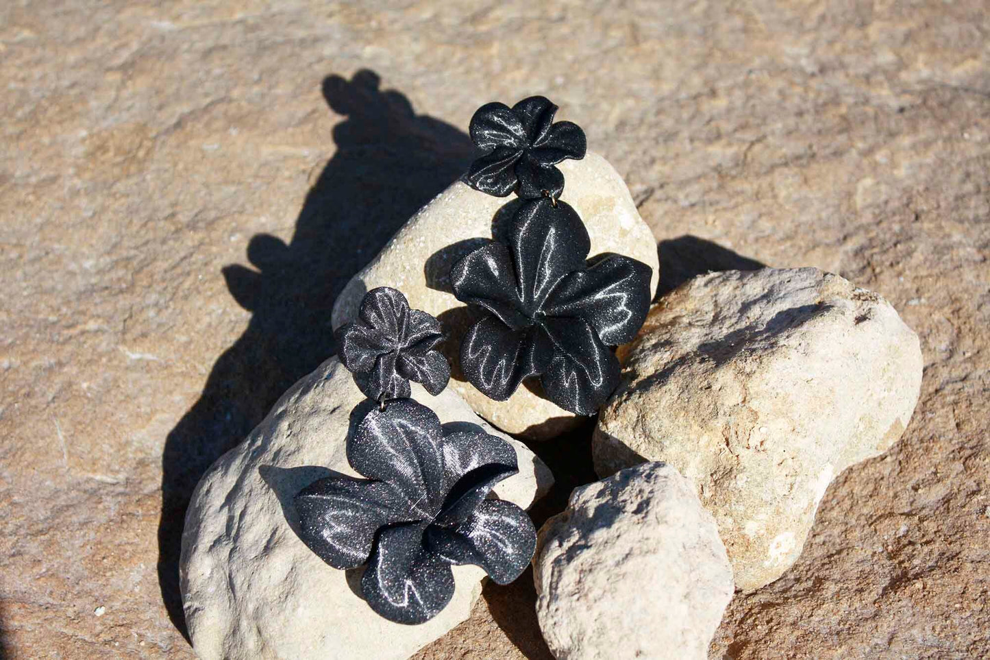 Pendientes Gran Hibis color Negro.