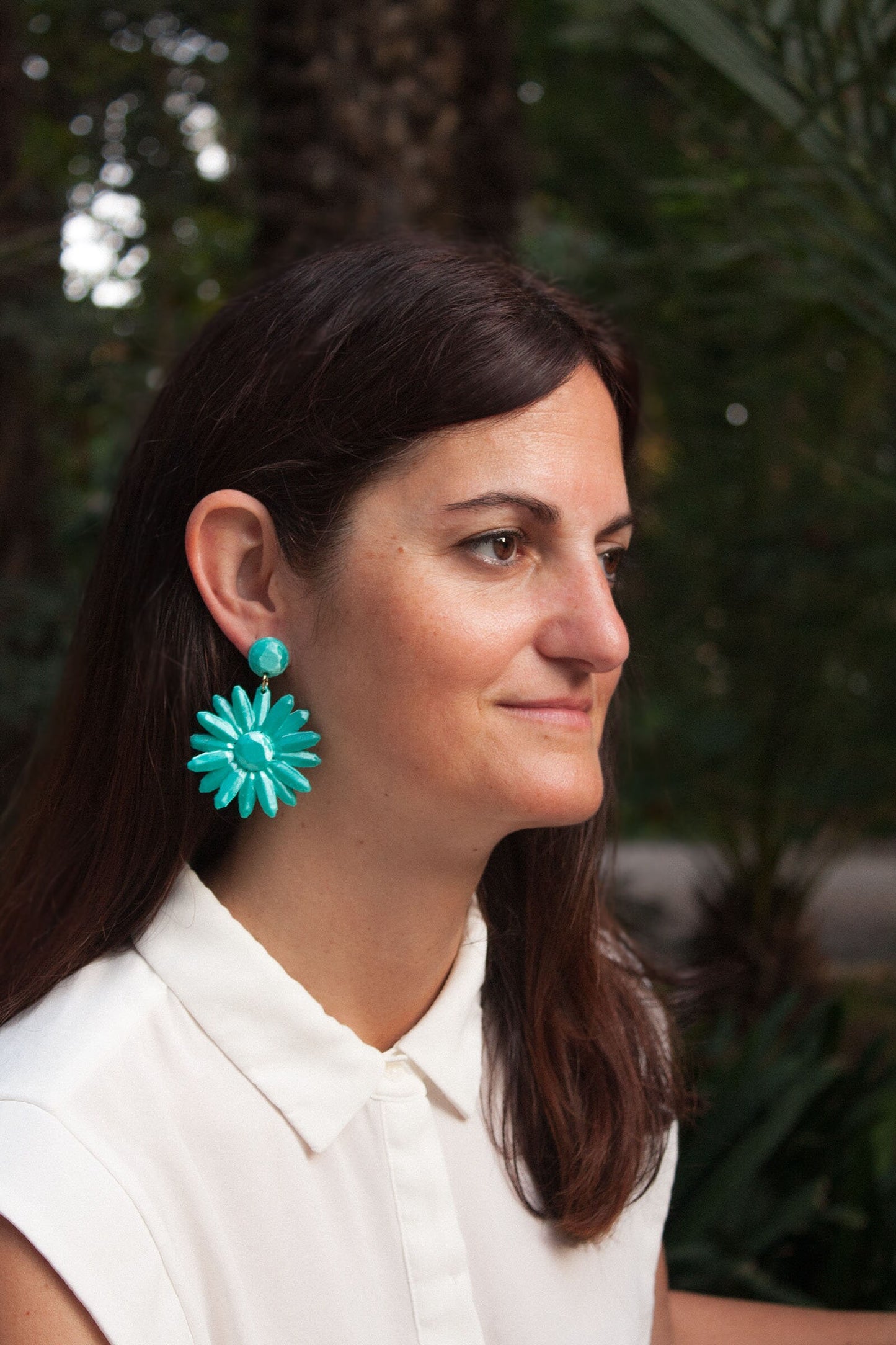 Sevilha earrings, in a silky turquoise color like the sea.