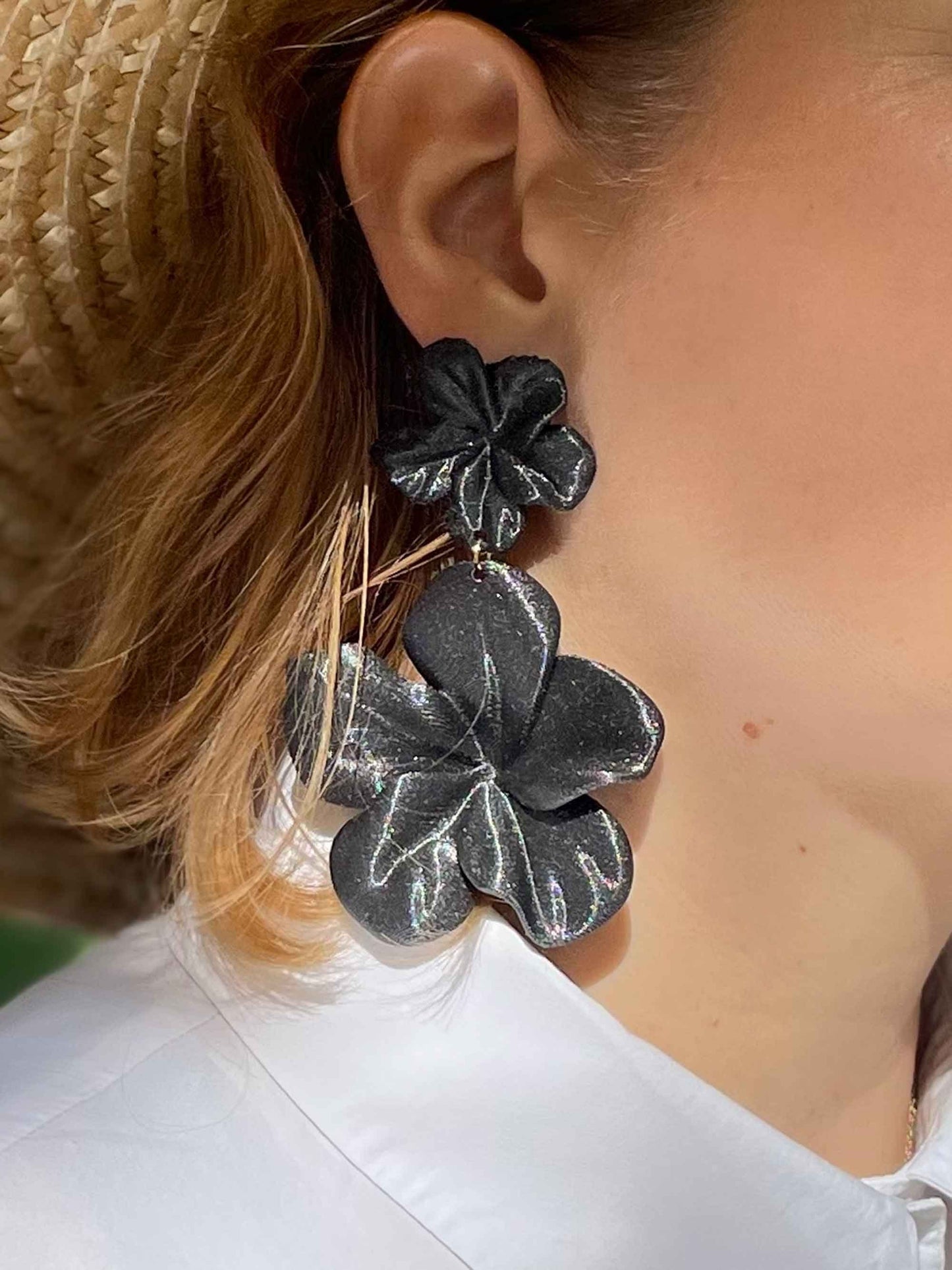 Pendientes Gran Hibis color Negro.