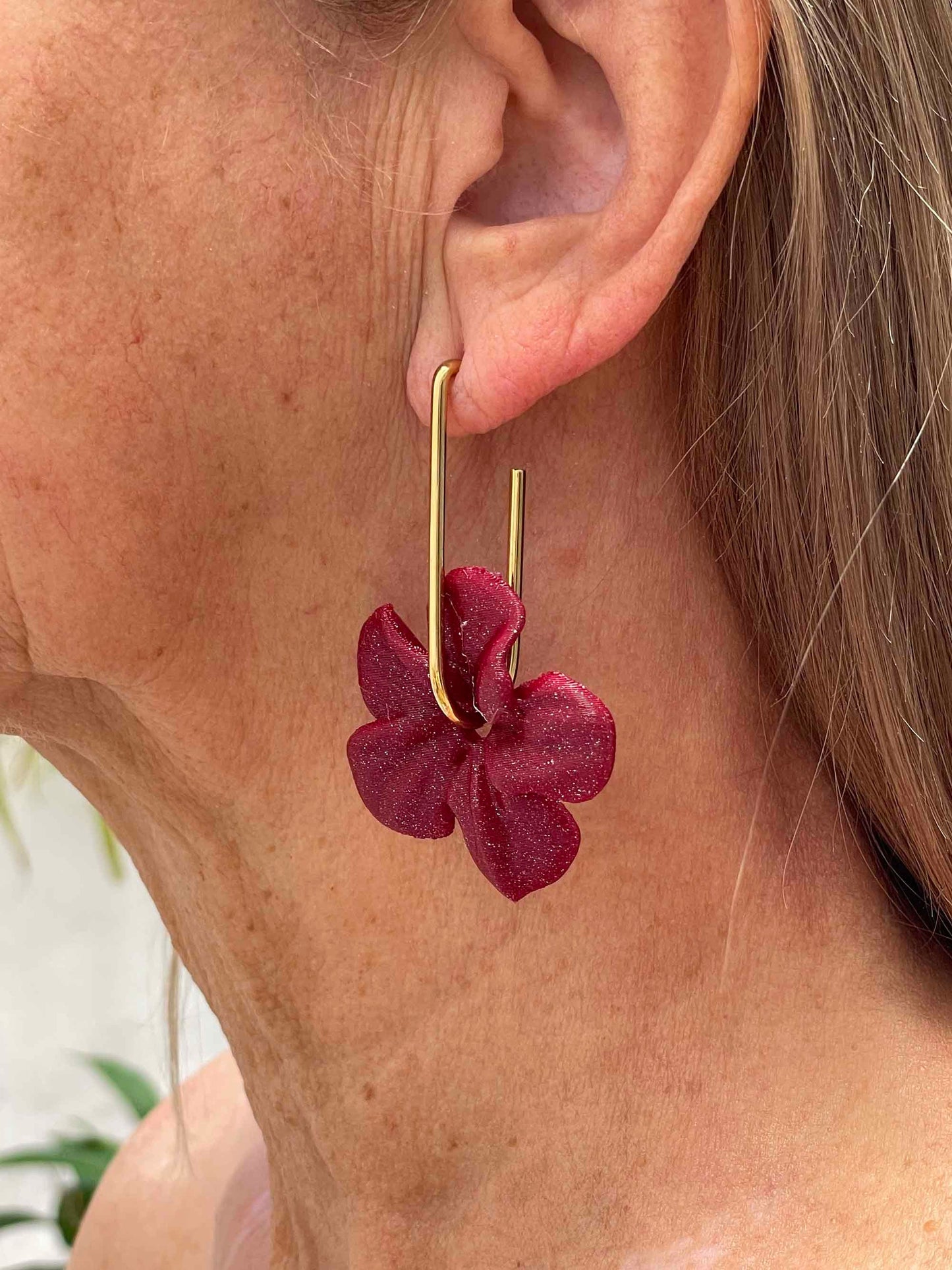 Trionum Bordeaux hibiscus flower earrings, 3D printed, with a very flattering hoop.