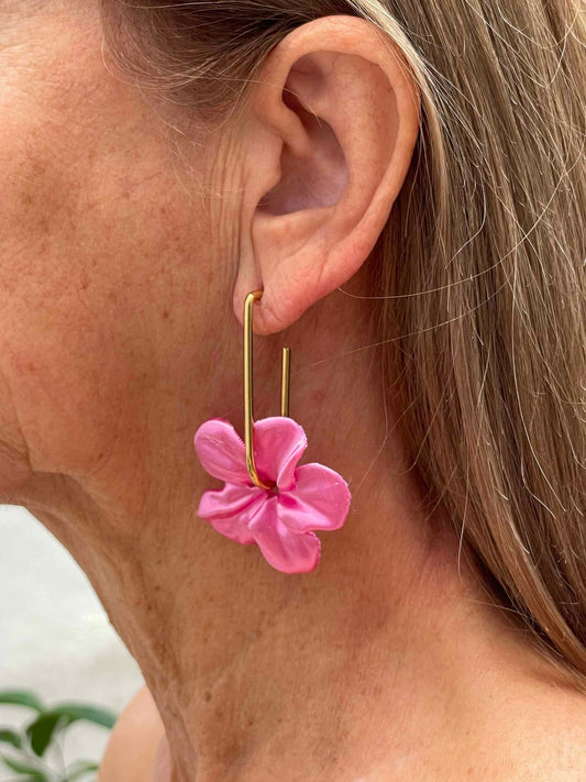 Trionum Pink 3D-printed hibiscus flower hoop earrings are very flattering.
