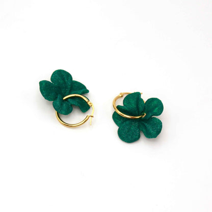 Pendientes Carmen color Emerald, de aro, muy cómodos.