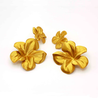 Pendientes Gran Hibis. Elegantes Pendientes largos impresos en 3D de color dorado, con forma de Flor ligeros como una pluma.