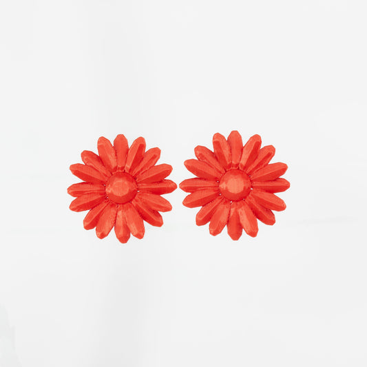 Marga stud earrings. In coral red, the smallest in the collection.