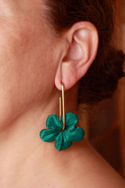 Trionum Emerald Green hibiscus flower earrings, 3D printed, very flattering.