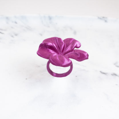 Anillo Hibis en color Ciclamen.