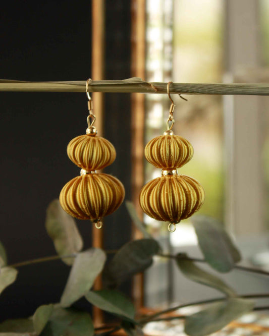 Boletia earrings from the Lukt collection, in gold, 3D printed, very light and sophisticated.
