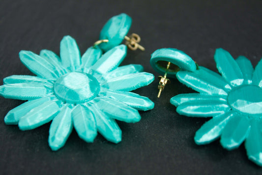 Sevilha earrings, in a silky turquoise color like the sea.