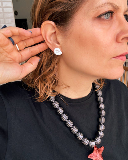 Pendientes Brisa blanco – Delicados y para todos los días