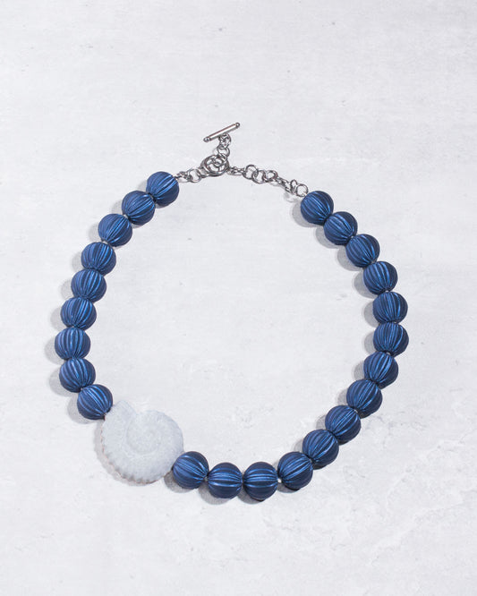 Blue and gold Nimfa necklace – Lightweight, colorful, and with a 3D-printed shell 