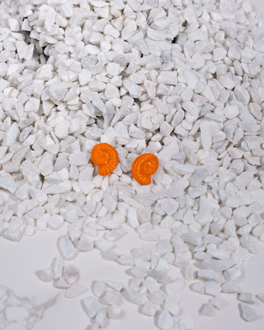 Pendientes Brisa naranja – Un toque de color con diseño ligero