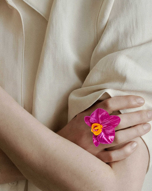 Anillo Orchis Calyx Fucsia
