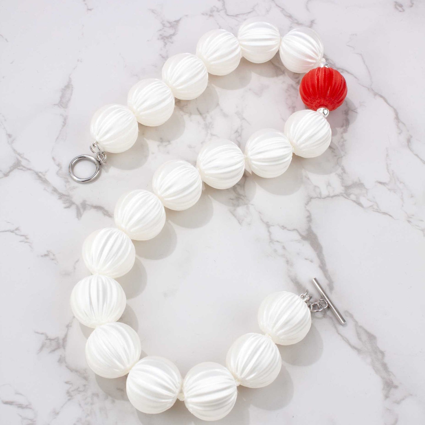 Collar Orba Blanco Nácar y Rojo
