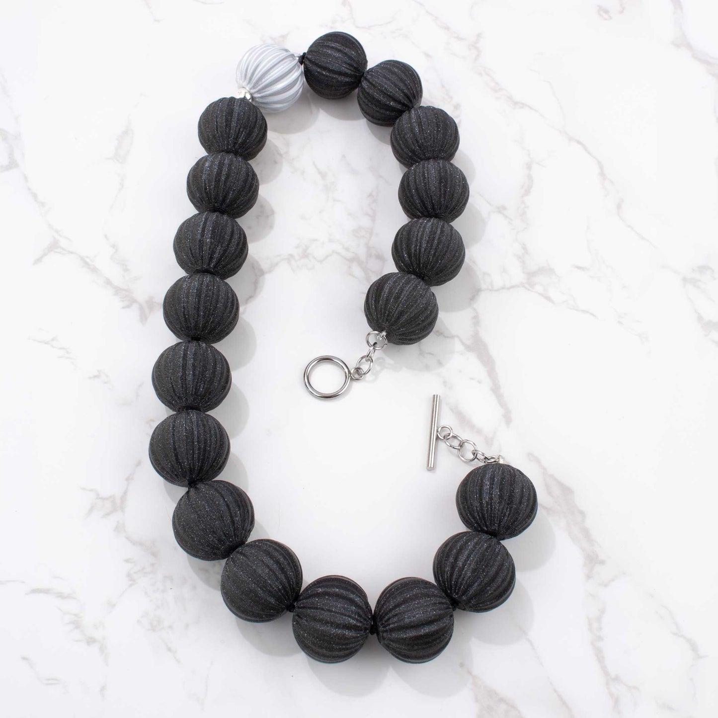 Collar Orba Negro Grafito y plata