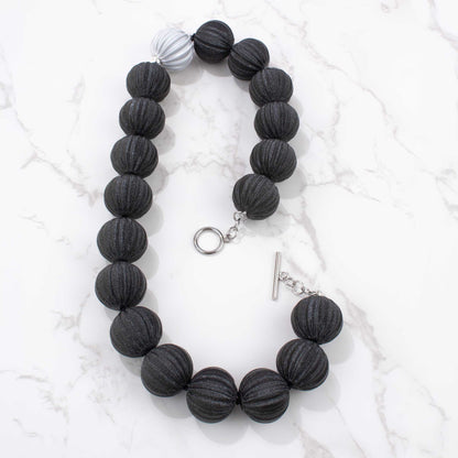 Collar Orba Negro Grafito y plata