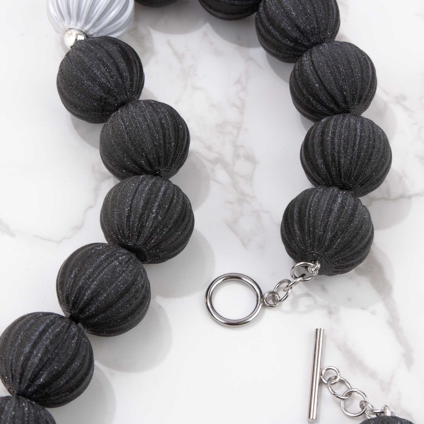 Collar Orba Negro Grafito y plata