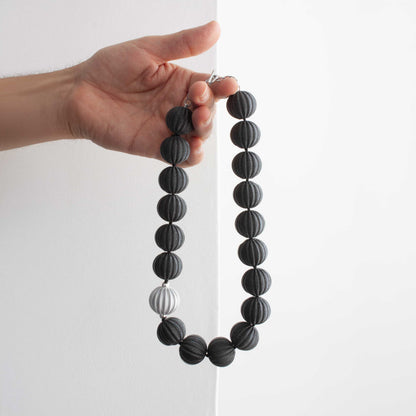 Collar Orba Negro Grafito y plata