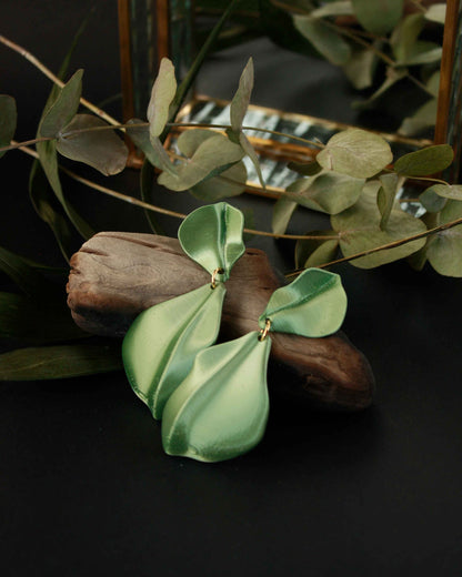 Pendientes Hanabira, en color Leaf,impresos en 3D, muy ligeros y perfectos para eventos.