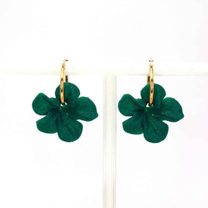 Pendientes Carmen color Emerald, de aro, muy cómodos.