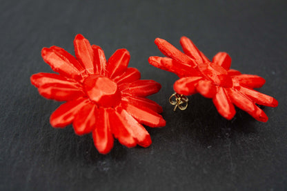 Pendientes de botón Marga. En color Rojo coral, los más pequeños de la colección.