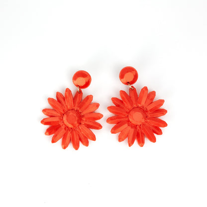 Sevilha earrings, from the Marguerite collection, in Coral Red for your summer days.